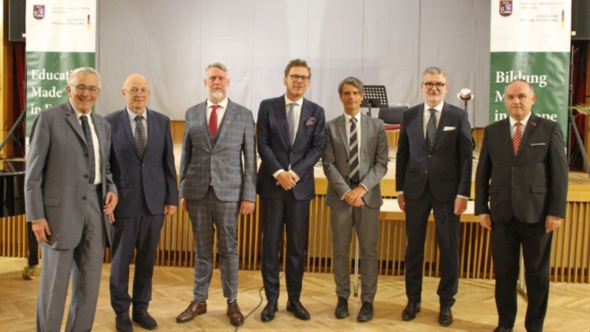 Karl-Ernst Friederich, Alexandru Szepesi, Elmar Wulff, Frank Lembke, Stefan Rössel, Oliver Class und Ovidiu Ganț beim Jubiläum am 15. Mai 2025
