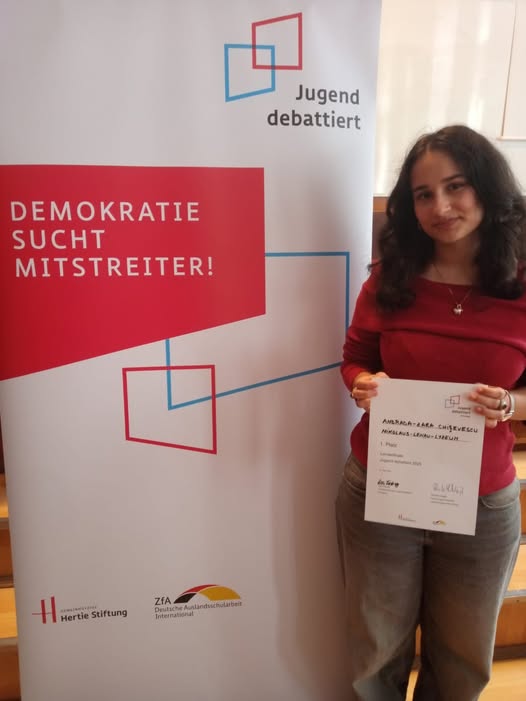 Zara nach ihrem Erfolg bei Jugend debattiert