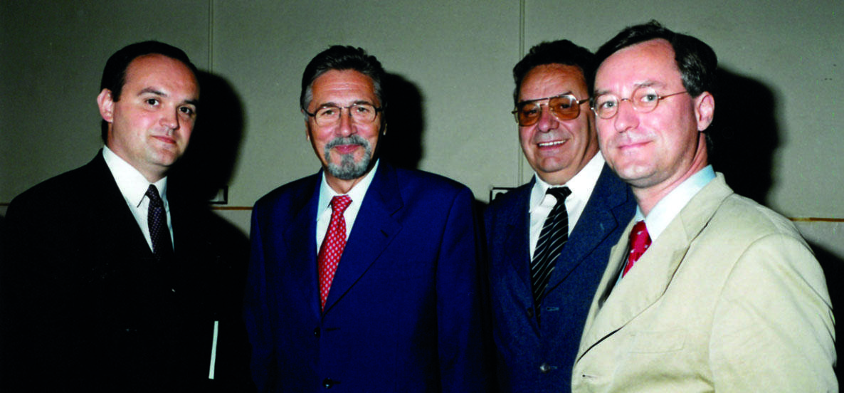 Ovidiu Ganţ, Emil Constantinescu, Andrei Marga und Fried-Hansel Nielsen bei der Eröffnung der DSA im September 2000